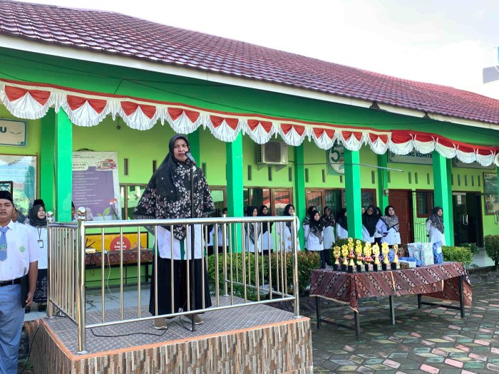 Kesantunan Kunci Kesuksesan Untuk Meraih Presatasi Kesantunan Kunci Kesuksesan Untuk Meraih Presatasi