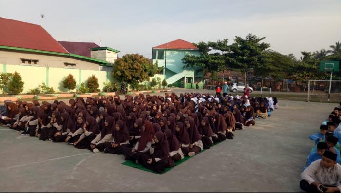 MAN 3 KOTA JAMBI MELAKSANAKAN  YASINAN AKBAR DI JUMAT PERTAMA TAHUN AJARAN 2019/2020