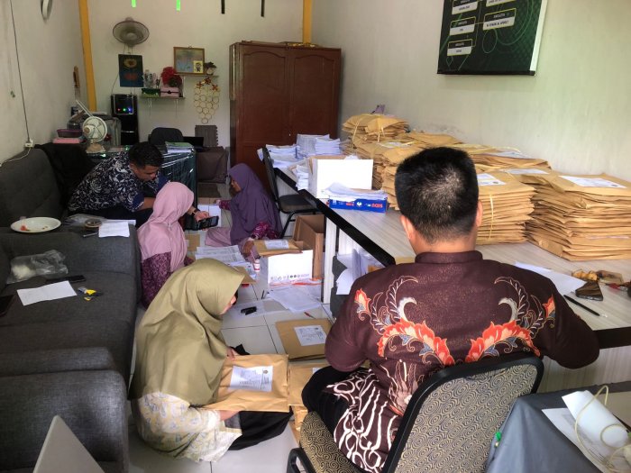 Panitia Asesmen Sumatif MAN 3 Kota Jambi Tetap Kompak Siapkan Berkas ASAS Ganjil 2025 Panitia Asesmen Sumatif MAN 3 Kota Jambi Tetap Kompak Siapkan Berkas ASAS Ganjil 2025