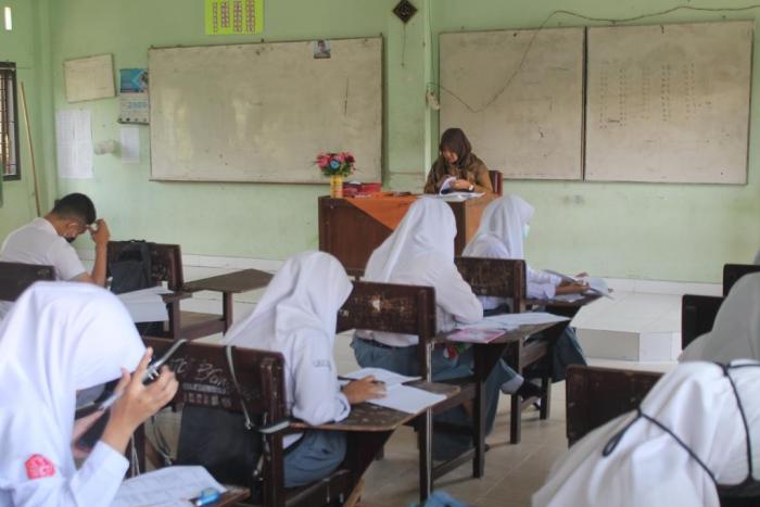 PEMBELAJARAN TATAP MUKA TERBATAS PERTAMA MASA PANDEMI PEMBELAJARAN TATAP MUKA TERBATAS PERTAMA MASA PANDEMI