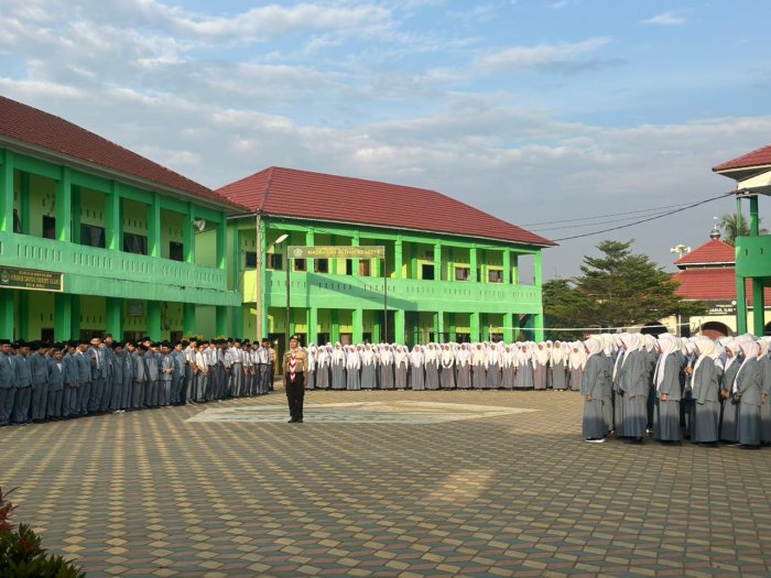 Cinta Tanah Air dari Halaman Madrasah, MAN 3 Kota Jambi Gelar Upacara Senin