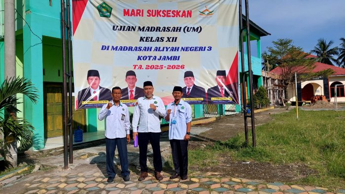 Pengawas Madrasah Monitoring Ujian Madrasah 2025/2026 di MAN 3 Kota Jambi, Berjalan Lancar