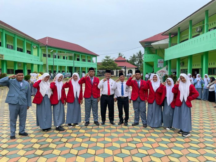 Pengurus ICT MAN 3 Kota Jambi 2025/2026 Resmi Dilantik di Lapangan Madrasah