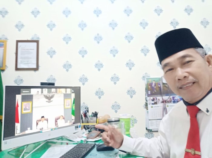 Kepala MAN 3 Kota Jambi Ikuti Rapat Koordinasi Hybrid Bersama Menteri Agama RI