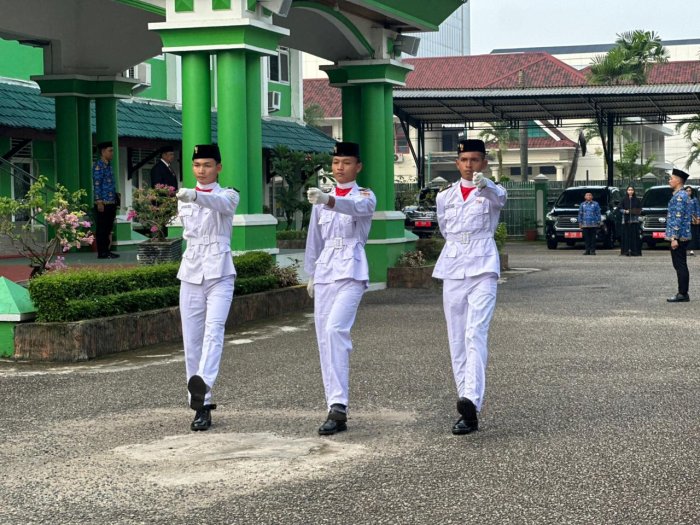 Paskibraka MAN 3 Jambi Kibarkan Semangat Pancasila