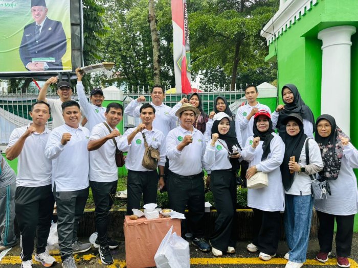 MAN 3 Kota Jambi Meriahkan Jalan Santai HAB Kementerian Agama RI ke-80