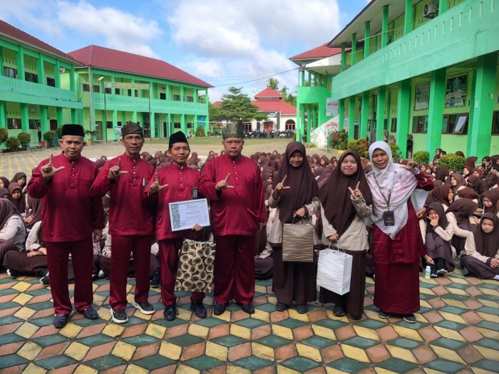 Dukung Budaya Literasi, Perpustakaan MAN 3 Kota Jambi Apresiasi Pemustaka Teraktif