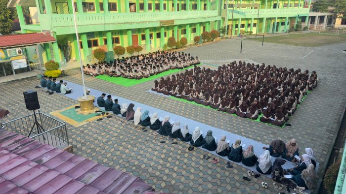 Pembiasaan Pembacaan Yasin dan Tahlil Warnai Jumat Berkah di MAN 3 Kota Jambi