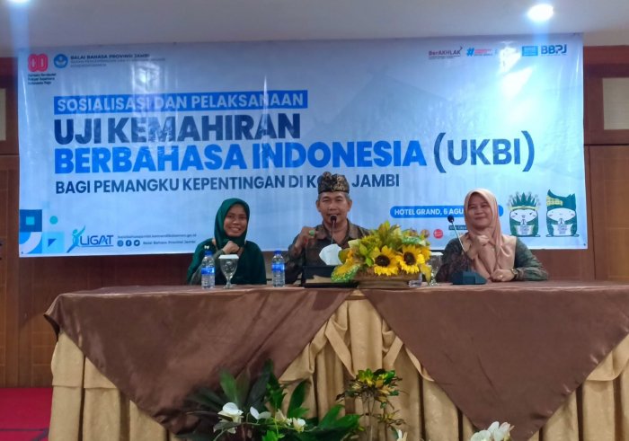 MAN 3 Kota Jambi Ikuti Sosialisasi dan Uji Kemahiran Berbahasa Indonesia (UKBI) di Hotel Grand Jambi