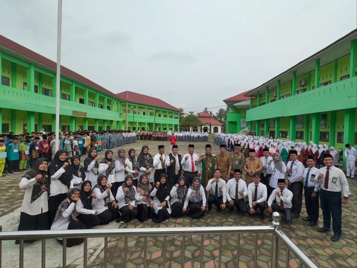 Wakil Gubernur Jambi Buka Tahun Ajaran Baru di MAN 3 Wakil Gubernur Jambi Buka Tahun Ajaran Baru di MAN 3