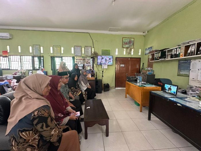 Guru MAN 3 Kota Jambi Ikuti Kick Off dan Talk Show Hari Guru Nasional 2025 Guru MAN 3 Kota Jambi Ikuti Kick Off dan Talk Show Hari Guru Nasional 2025