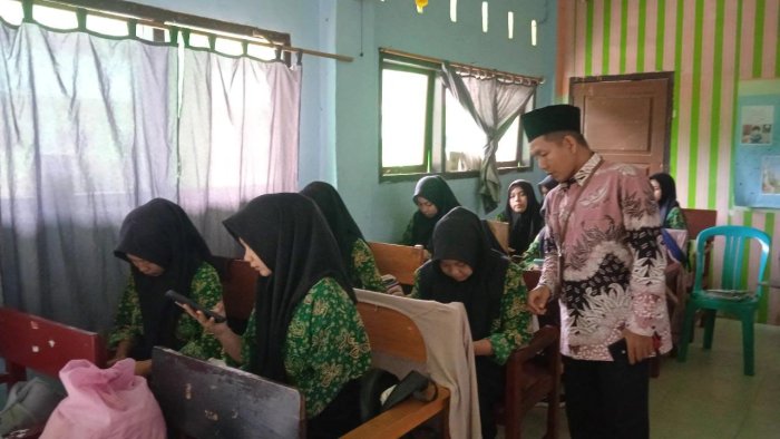 Pembelajaran Berbasis Game Online Hidupkan Materi Wali Songo di Kelas XII F2 MAN 3 Kota Jambi
