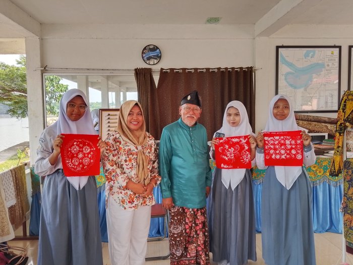 Tiga Peserta Didik MAN 3 Kota Jambi Ikuti Pelatihan Batik Bhineka Tunggal Ika Fase Kedua di Sanggar Datuk Zainul Bahri