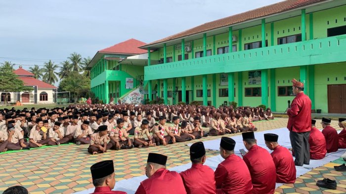 MAN 3 Kota Jambi Gelar Pembacaan Yasin dan Tahlil sebagai Wujud Cinta kepada Allah dan Rasul-Nya