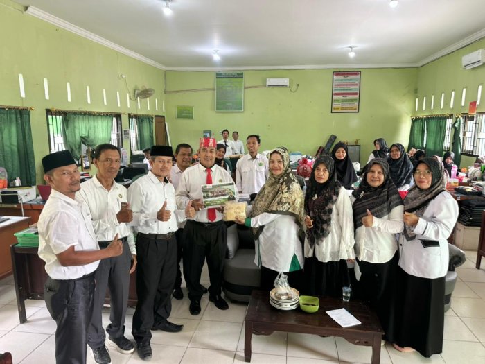 Solidaritas MAN 3 Kota Jambi: Sumbangan untuk Korban Bencana Aceh, Sumut, dan Sumbar