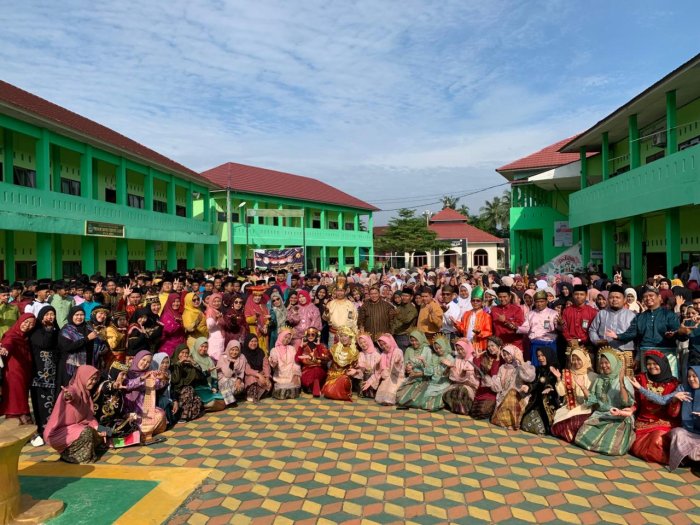 MAN 3 Kota Jambi Semarakkan Peringatan Hari Sumpah Pemuda 2025 dengan Upacara Bendera dan Nuansa Kebudayaan Nusantara
