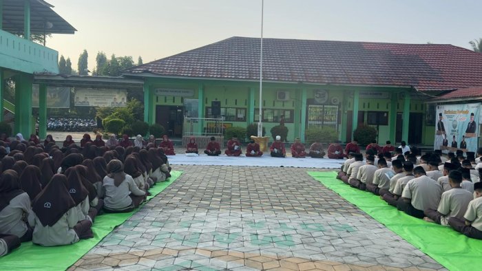 Jumat Penuh Berkah, Warga MAN 3 Kota Jambi Laksanakan Pembacaan Yasin Fadilah Bersama