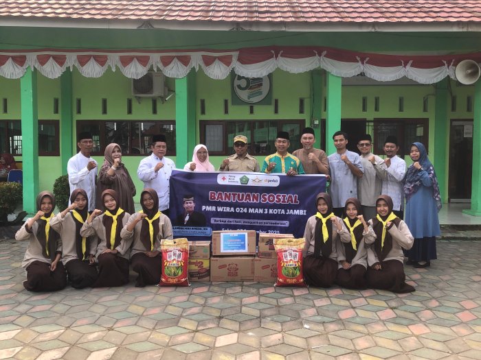 PMR WIRA 024 MAN 3 Kota Jambi Gelar Kegiatan Bantuan Sosial: Berbagi dari Hati, Menguatkan Persaudaraan