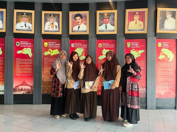 Dari Goresan Menjadi Warisan: Siswa MAN 3 Belajar Makna Batik Jambi di Museum Siginjei