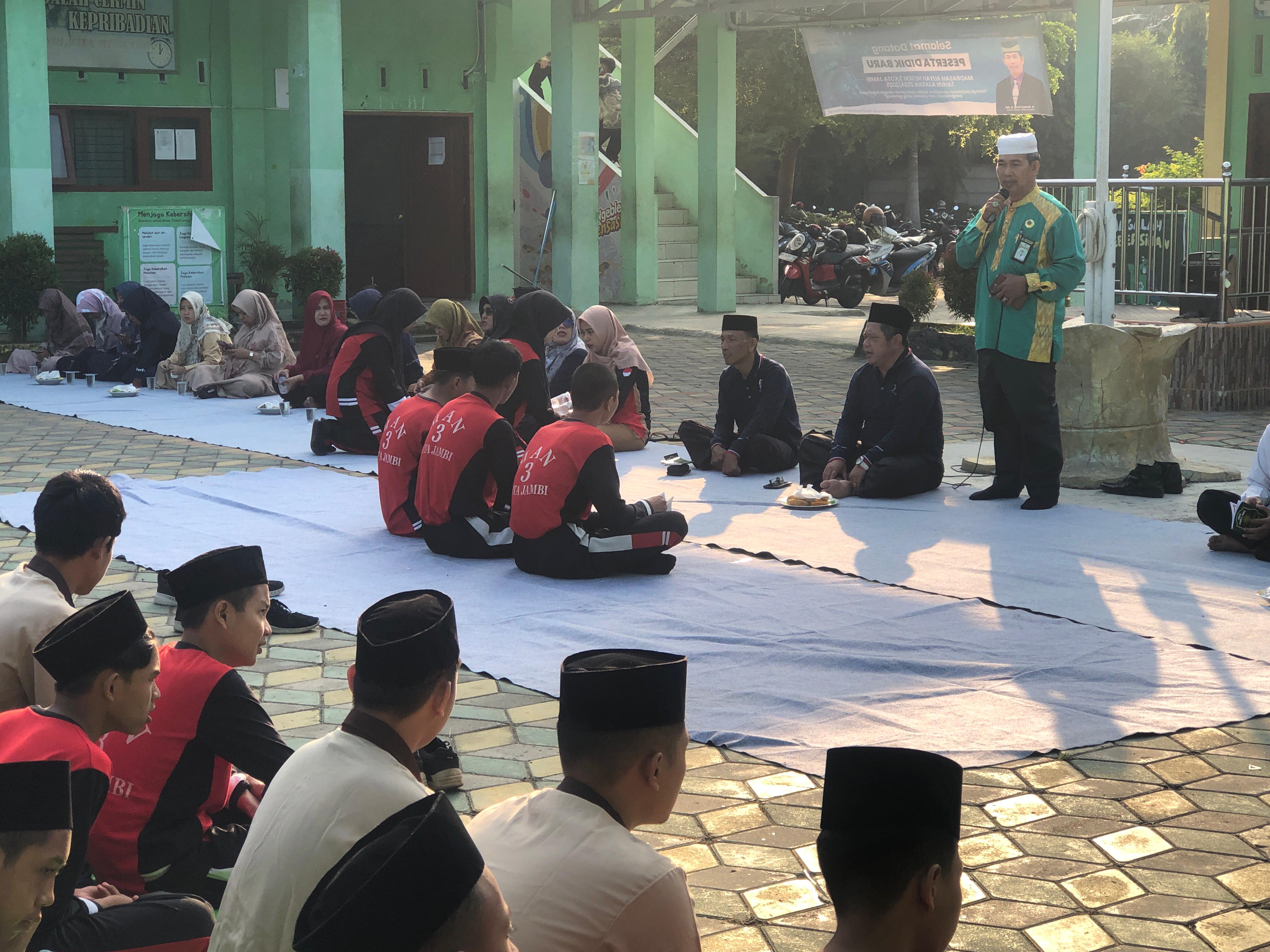 Yasinan Jumat di MAN 3 Kota Jambi: 