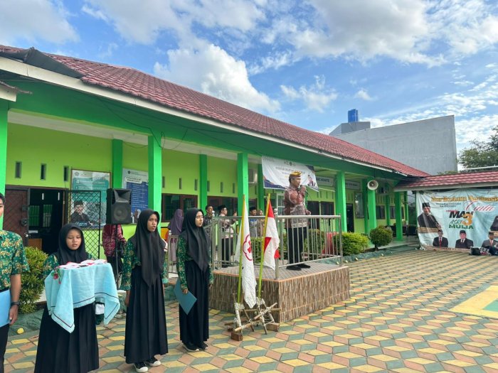 Kepala MAN 3 Kota Jambi Resmi Buka Diklatsar PMR Wira 024 Angkatan XI