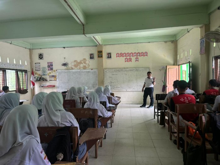 Belajar Relativitas Kecepatan, Siswa Kelas XII F3 MAN 3 Kota Jambi Tampil Aktif dan Antusias