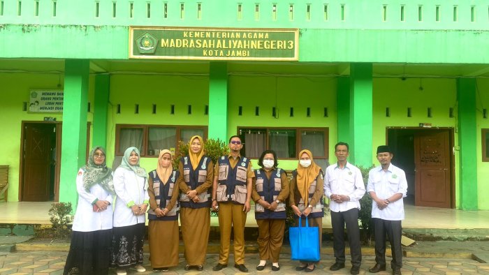 Tim Puskesmas Payo Selincah Lakukan Pemeriksaan Kesehatan di MAN 3 Kota Jambi