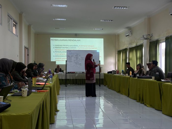 Pembelajaran Mendalam dan RPP Dibahas di Lokakarya KBC MAN 3 Kota Jambi