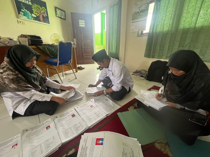 Tim Fase F MAN 3 Kota Jambi Lakukan Seleksi Peminatan Berdasarkan Angket dan Nilai Rapor