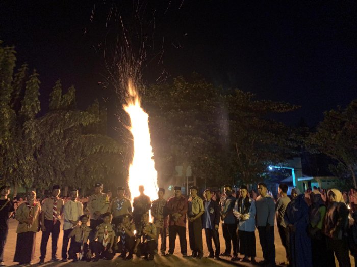 Api Unggun PTA 2025 MAN 3 Kota Jambi: Suasana Syahdu dalam Pembentukan Karakter Peserta Didik Api Unggun PTA 2025 MAN 3 Kota Jambi: Suasana Syahdu dalam Pembentukan Karakter Peserta Didik