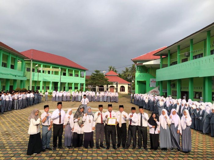 MAN 3 Kota Jambi Apresiasi Murid Peraih Nilai TKA 2025 Tertinggi MAN 3 Kota Jambi Apresiasi Murid Peraih Nilai TKA 2025 Tertinggi