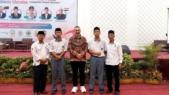 Guru dan Murid MAN 3 Kota Jambi Hadiri Seminar Internasional Pendidikan Islam di DIAZ Expo 2026 Guru dan Murid MAN 3 Kota Jambi Hadiri Seminar Internasional Pendidikan Islam di DIAZ Expo 2026