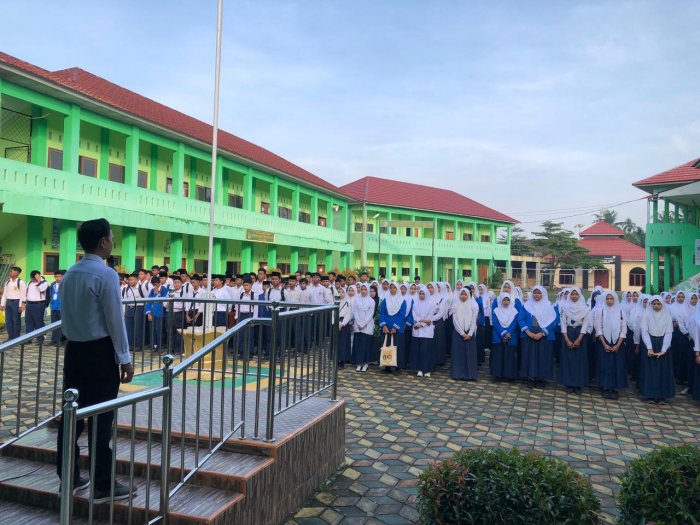 Ratusan Calon Murid Padati MAN 3 Kota Jambi, Simulasi CBT Digelar Jelang Tes Tertulis Ratusan Calon Murid Padati MAN 3 Kota Jambi, Simulasi CBT Digelar Jelang Tes Tertulis