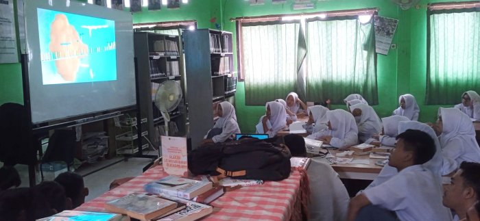 Biologi Makin Keren! Murid XII F4 MAN 3 Kota Jambi Antusias Pelajari Replikasi DNA