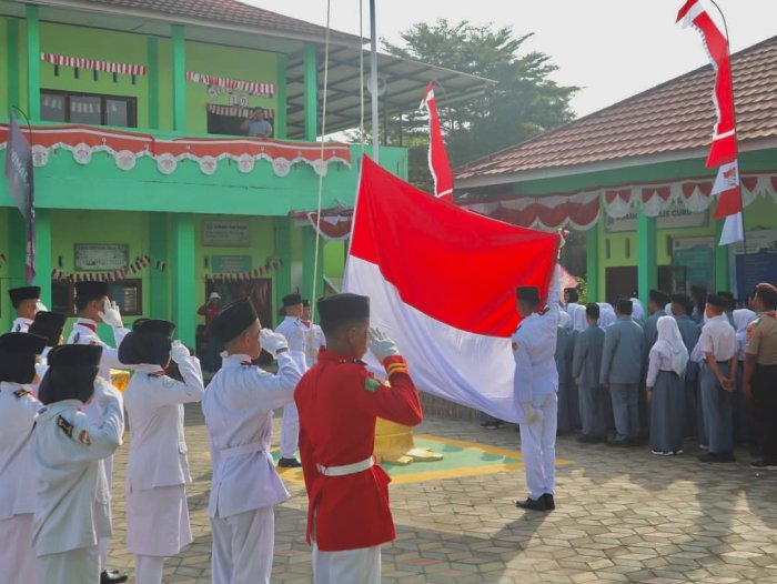 MAN 3 Kota Jambi Peringati HUT ke-80 RI dengan Upacara Khidmat dan Pemberian Penghargaan
