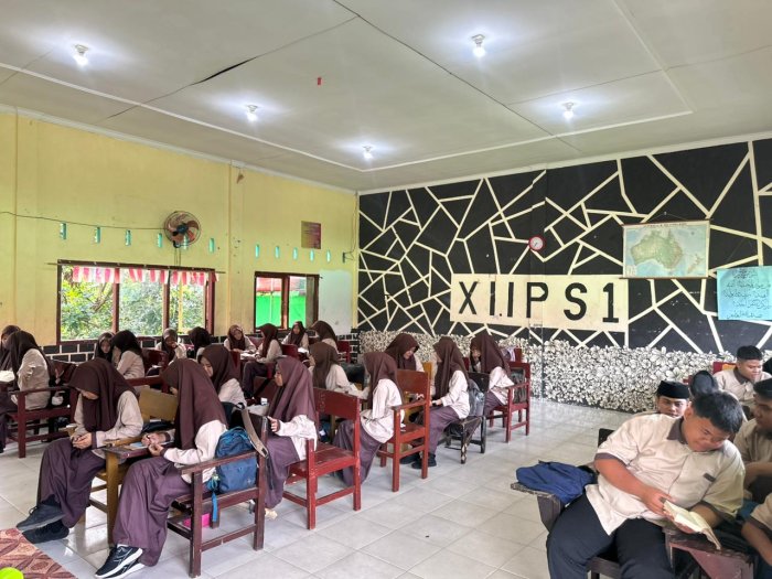 Murid MAN 3 Kota Jambi Awali Selasa Pagi dengan Tadarus Al-Quran Murid MAN 3 Kota Jambi Awali Selasa Pagi dengan Tadarus Al-Quran