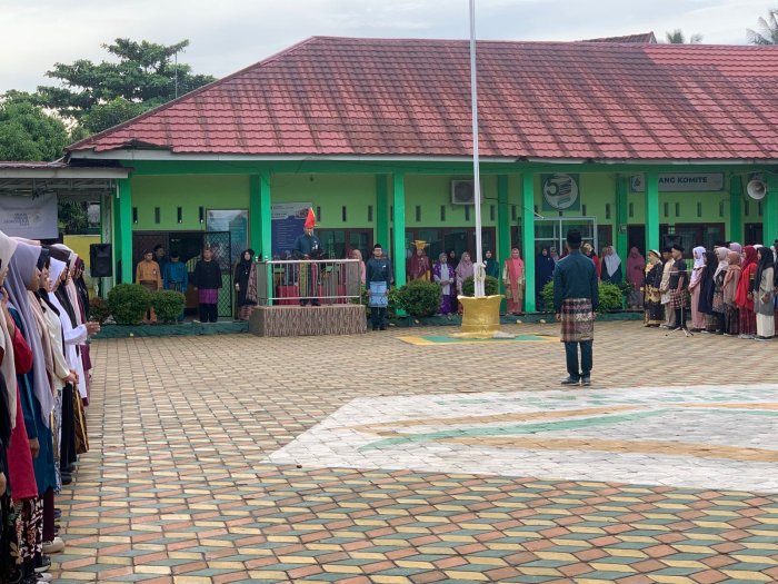 HGN 2025: MAN 3 Kota Jambi Gaungkan Semangat Merawat Semesta dengan Cinta