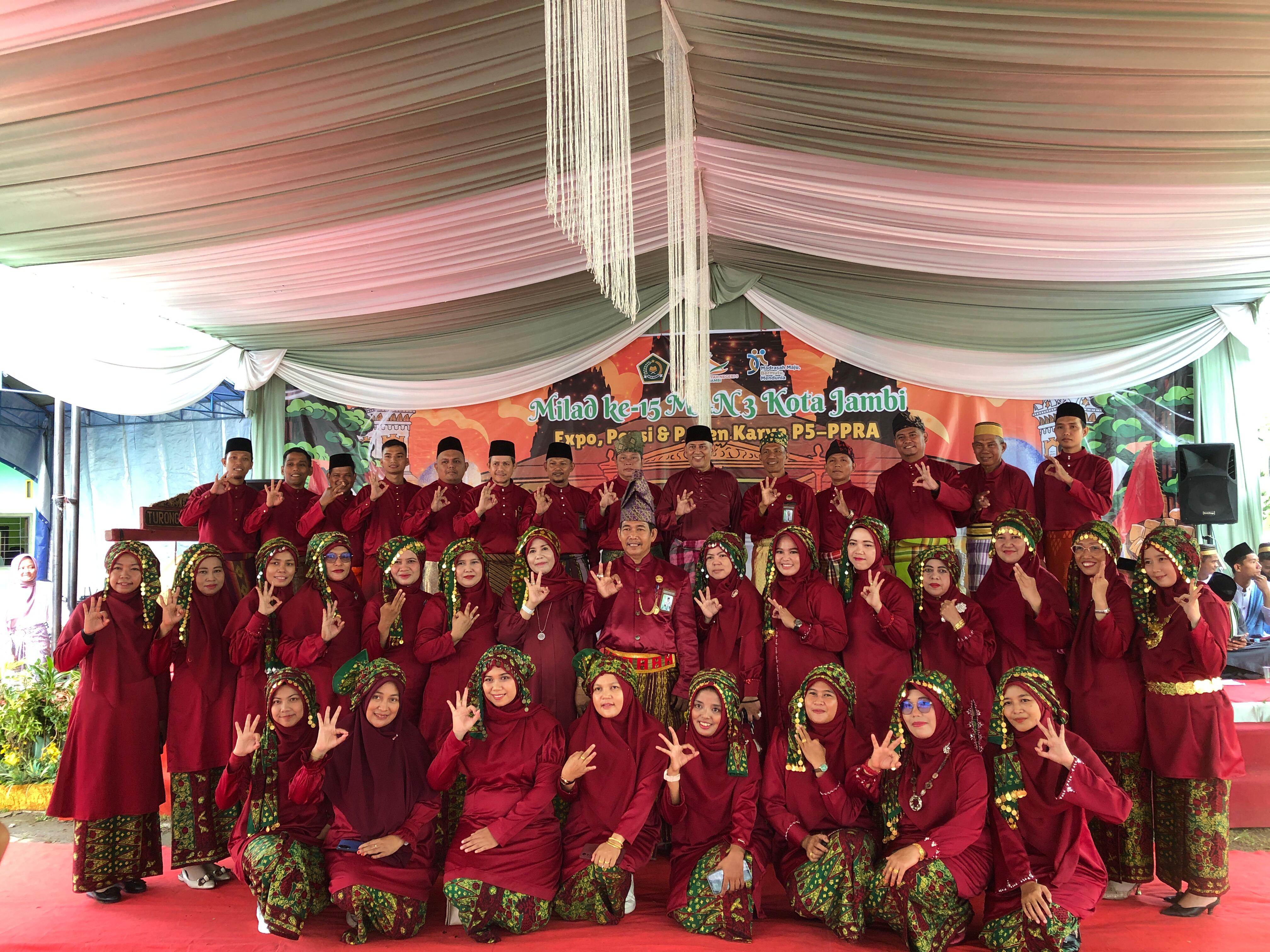 MAN 3 Kota Jambi Meriahkan Milad Ke-15 dengan Expo, Pensi, dan Panen Karya P5RA