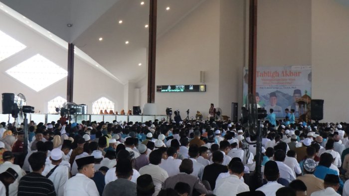 Hadiri Tabligh Akbar Ustaz Abdul Somad di Islamic Center Jambi: Wujud Cinta Kepada Allah Swt