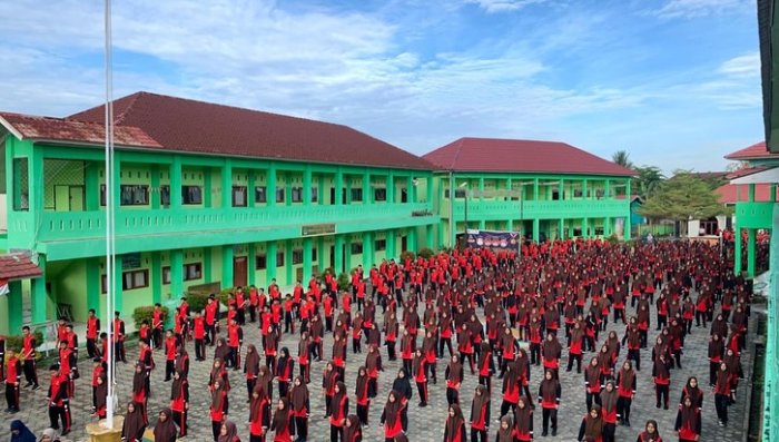 MAN 3 Kota Jambi Gelar Senam Bersama Wujudkan Kurikulum Cinta MAN 3 Kota Jambi Gelar Senam Bersama Wujudkan Kurikulum Cinta