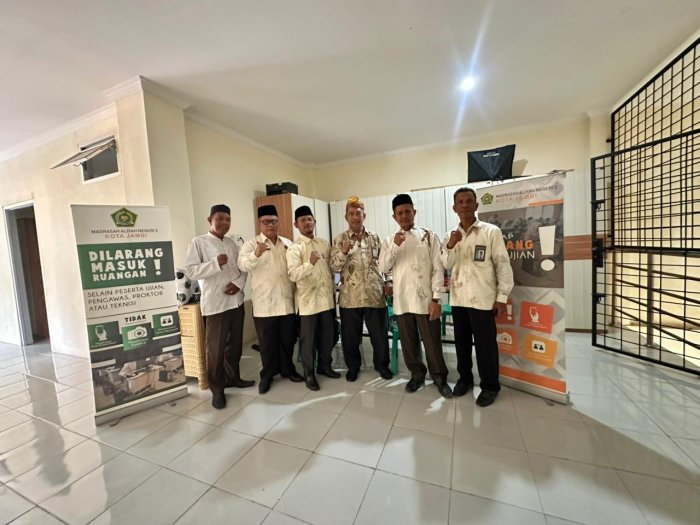 Komite MAN 3 Kota Jambi Tinjau Pelaksanaan Tes Kemampuan Akademik (TKA) Gelombang Kedua 2025