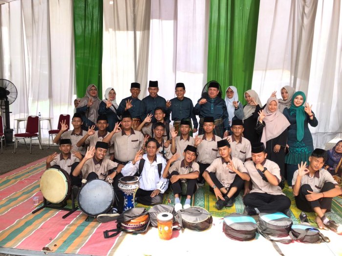 Hadrah MAN 3 Kota Jambi Meriahkan Kenduri Makan Besamo HAB Kemenag RI ke-80