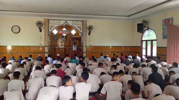 Khidmat dan Penuh Makna, Shalat Jumat di MAN 3 Kota Jambi Bahas Persiapan Ramadhan Khidmat dan Penuh Makna, Shalat Jumat di MAN 3 Kota Jambi Bahas Persiapan Ramadhan