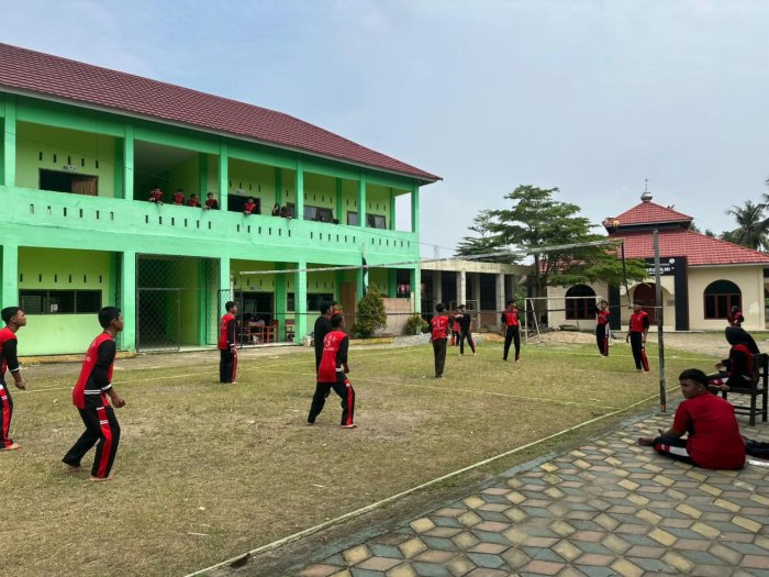 Hari Pertama Classmeeting MAN 3 Kota Jambi Dibuka Meriah, Laga Voli Putra Warnai Kompetisi Hari Pertama Classmeeting MAN 3 Kota Jambi Dibuka Meriah, Laga Voli Putra Warnai Kompetisi
