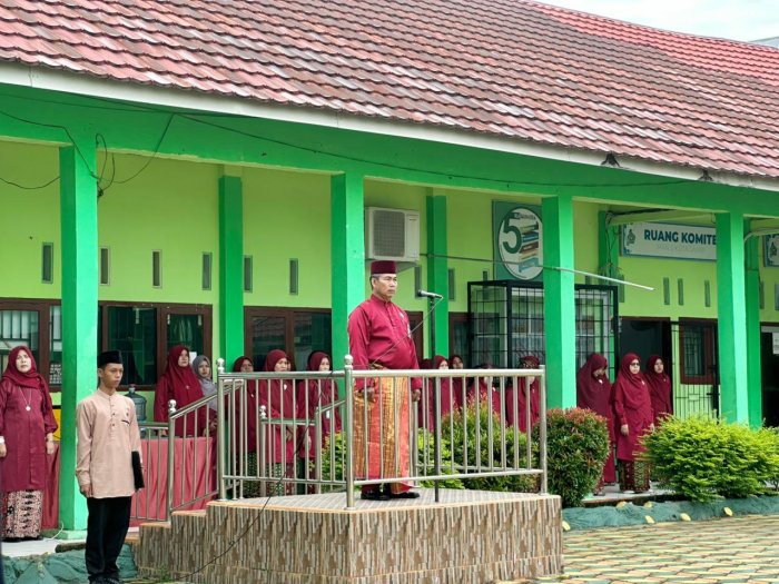 Awali Semester Genap 2025/2026, MAN 3 Kota Jambi Laksanakan Upacara Bendera Awali Semester Genap 2025/2026, MAN 3 Kota Jambi Laksanakan Upacara Bendera