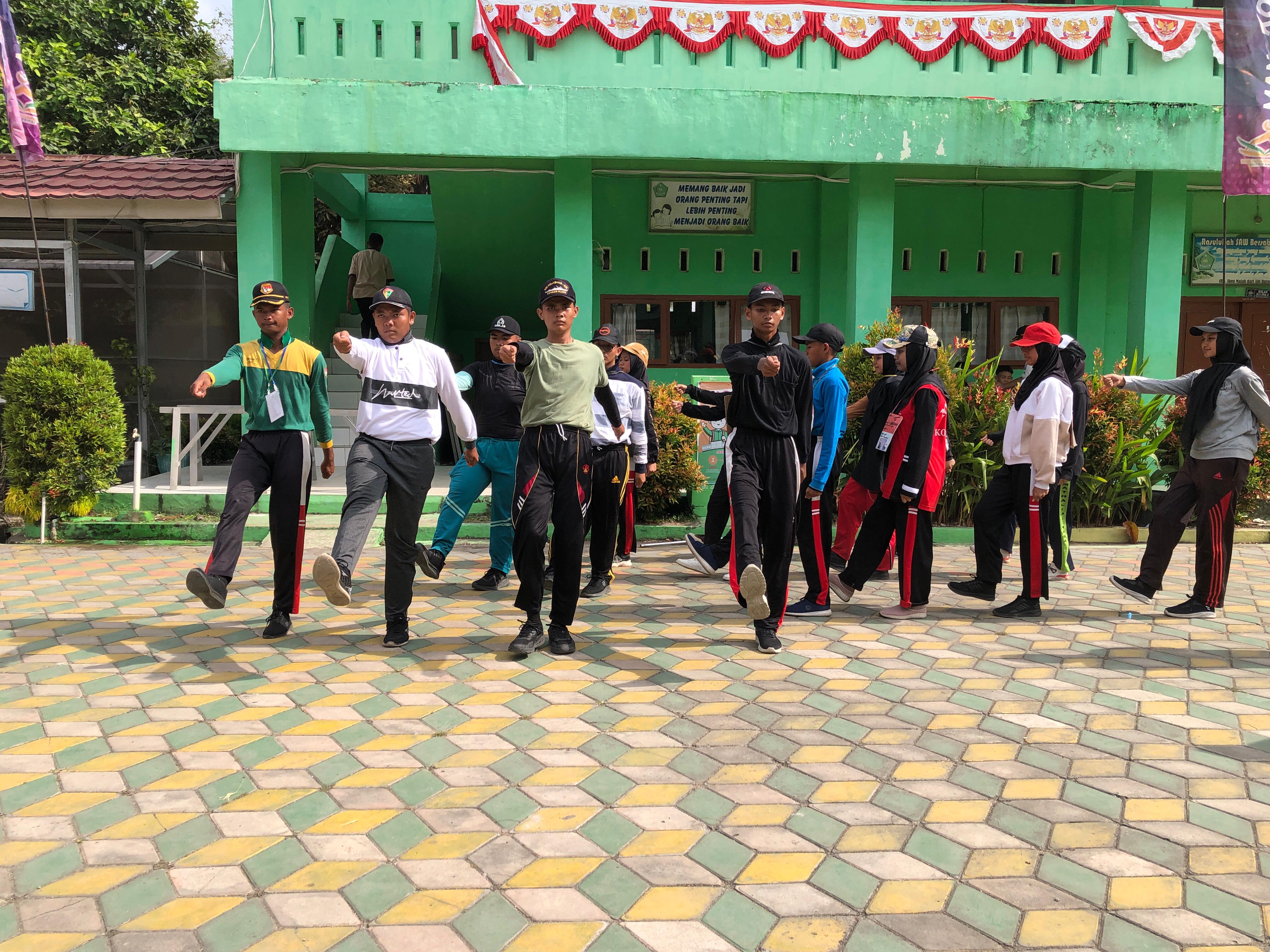 Pasukan Paskibraka MAN 3 Kota Jambi Siapkan Diri dengan Latihan Intensif Menyambut 17 Agustus 2024