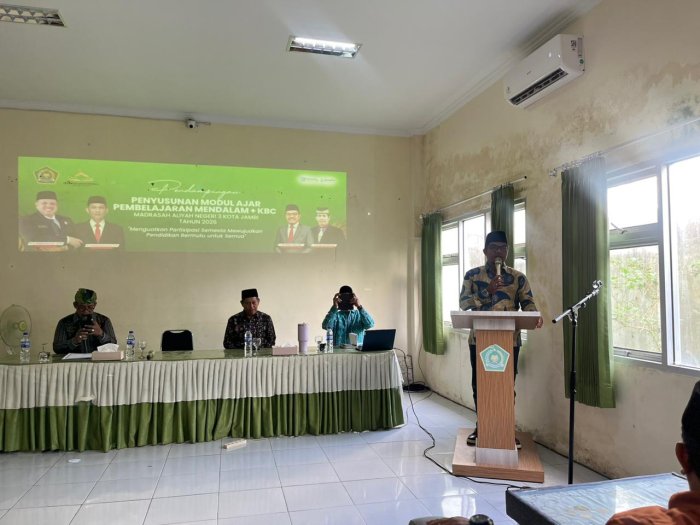 Menjadi Guru Itu Berat, Tapi Mulia – Pesan Menginspirasi Plt. Kakan Kemenag Kota Jambi di Workshop MAN 3 Kota Jambi