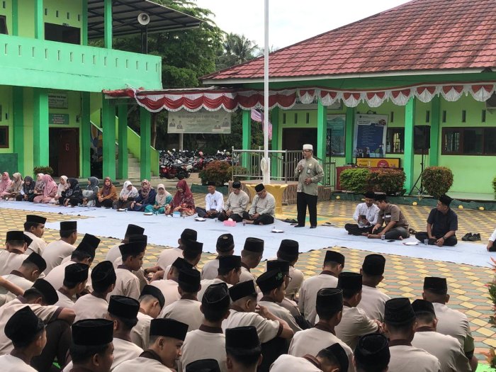 Jumat Berkah MAN 3 Kota Jambi: Pembacaan Yasin, Tahlil, dan Penguatan Nilai Kebersihan Madrasah
