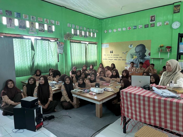 Belajar Sejarah Melalui Layar: Guru Tamu dari Jepang Ajak Siswa XI F4 MAN 3 Kota Jambi Mengenal Kehidupan Jepang